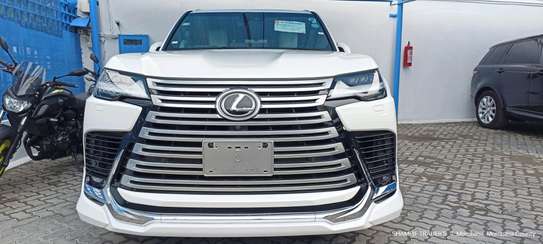 Lexus LX600 Petrol 2024 White image 1