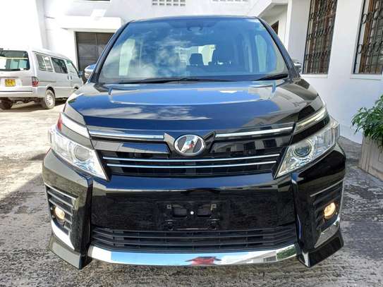 Toyota Voxy G package image 3