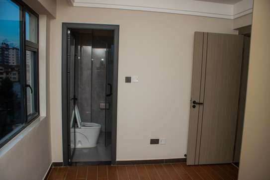 2 Bed Apartment with En Suite at Kindaruma Rd image 2