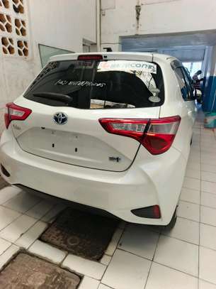 Toyota vitz hybrid image 6
