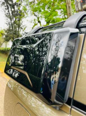 LAND ROVER DEFENDER image 11