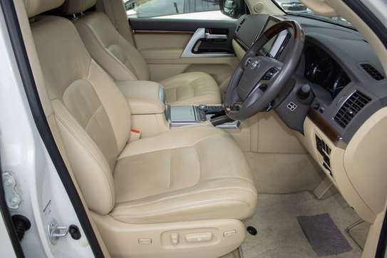 2016 LANDCRUISER ZX BEIGE LEATHER PEARL WHITE COLOUR image 5