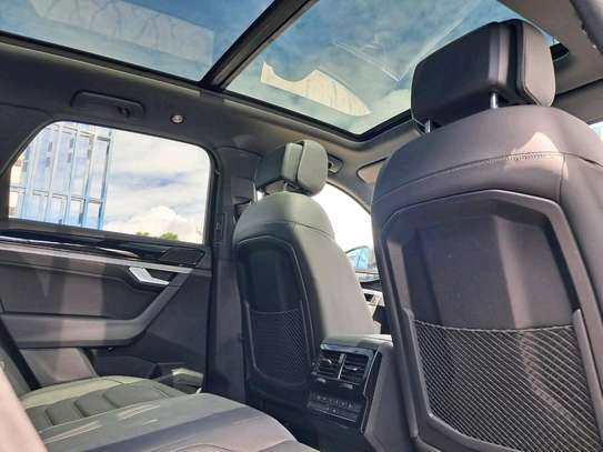 VOLKSWAGEN TOUAREG image 6