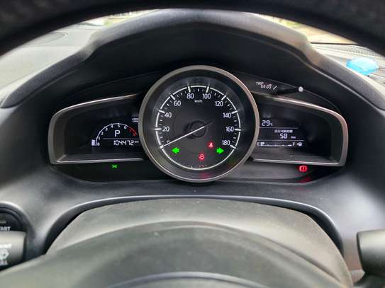 MAZDA AXELA image 5