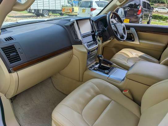2016 Toyota Landcruiser 200 ZX. Fully loaded. Beige Leather image 6