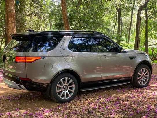 Land Rover Discovery 5 image 5