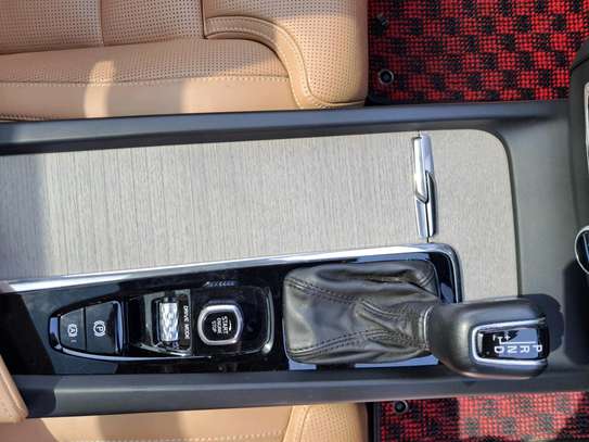 Volvo xc60, 2018 model image 7