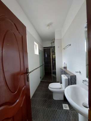 5 Bed House with En Suite in Kyuna image 32
