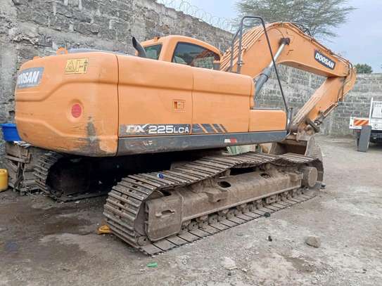 Doosan 225 excavator image 1