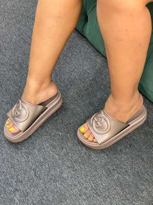 Gucci hotsell slides wedge