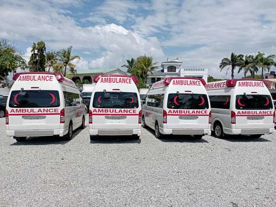 Toyota HiAce 9L  Ambulance image 2
