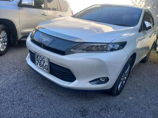 TOYOTA HARRIER VERY CLEAN. image 2