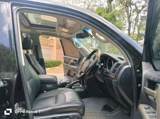 LAND CRUISER V8 VX PETROL image 6