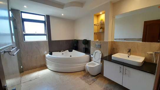 Furnished 3 Bed Apartment with En Suite in Riverside image 13