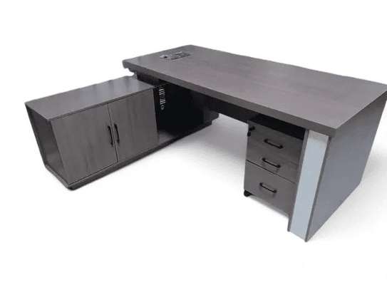 Office Desk: 1600mm Long Corporate Work Desk image 2