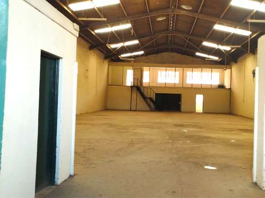 5,800sqft Go Down To Let in Industrial Area image 1