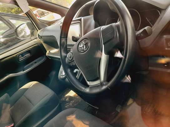 Toyota Noah hybrid black 2016 2wd image 6