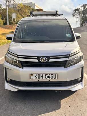 Toyota voxy image 7