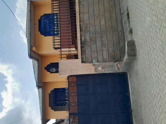 6 bedroom house image 1