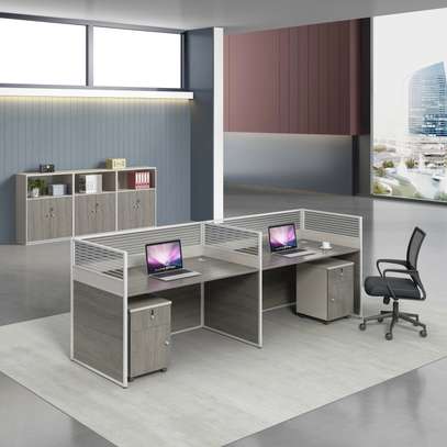 Rectangular 4 Seater Modular Workstation image 3