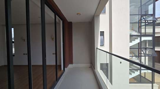 5 Bed House with En Suite in Lavington image 5