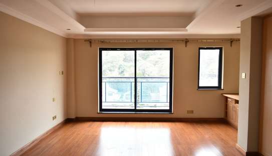 Beautiful 3 Bedrooms' Apartments In Brookside image 8