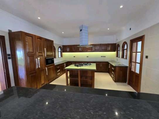 3 Bed Apartment with En Suite at Green Wood Drive image 24