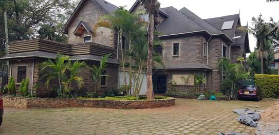 5 Bed Villa with En Suite at Mugumo Road image 1