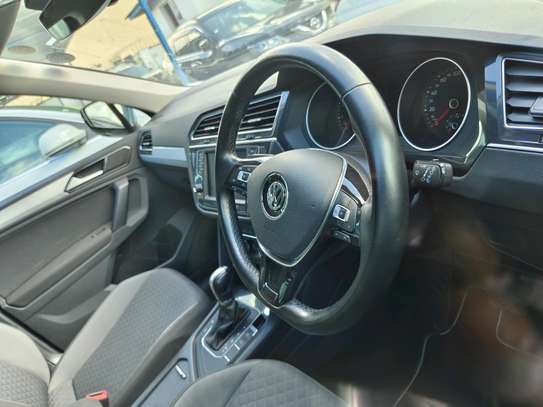Volkswagen Tiguan black 2018 TSi image 4
