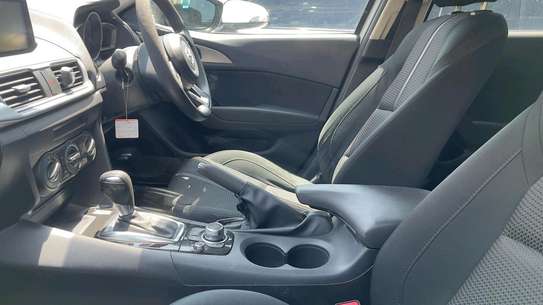 Mazda axela hatchback petrol 2018model image 5