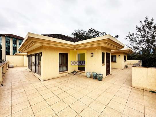 4 Bed Apartment with En Suite in Riverside image 1