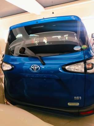 Toyota sienta blue 2017 hybrid image 9