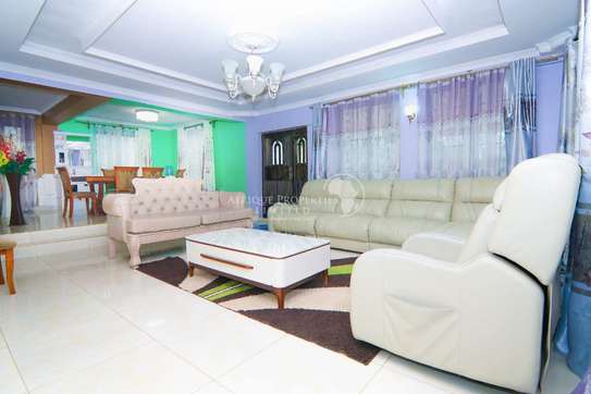 5 Bedroom All Ensuite+Dsq House For Sale In Naivasha image 4