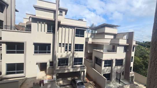 4 Bed House with En Suite in Lavington image 1