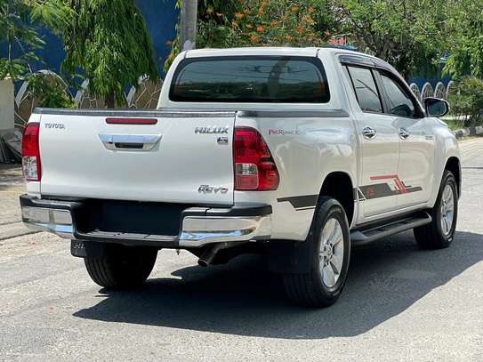 Toyota Hilux Double cab image 7