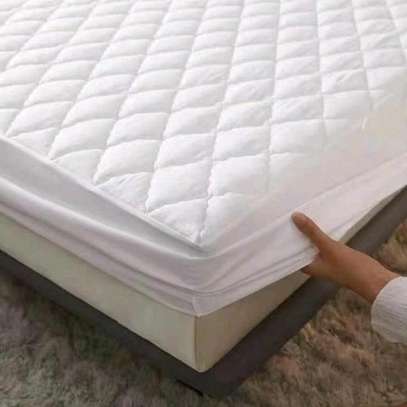 Waterproof mattress protector image 2