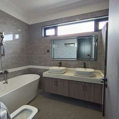 4 Bed Apartment with En Suite in Kileleshwa image 14