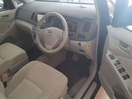 Toyota ISIS 2018 image 3