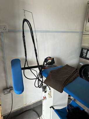 IRONING TABLE WITH HEATED BOARD AND SUCTION. image 1
