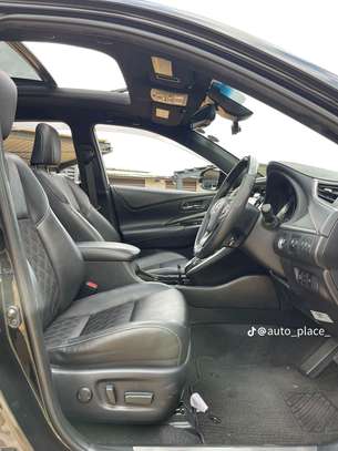 Toyota Harrier premium grade black sunroof 2018 image 9