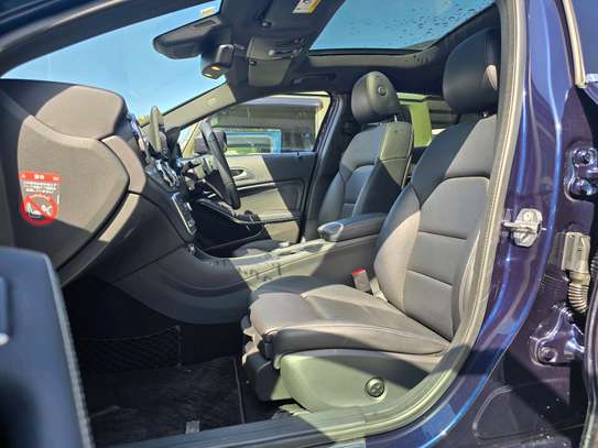 Mercedes-Benz GLA 220 image 7