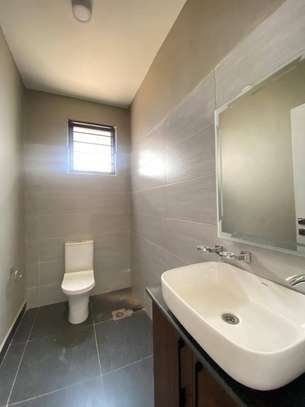 3 Bed Apartment with En Suite in Kilimani image 14