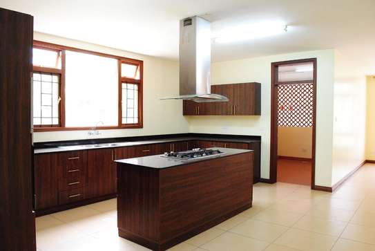3 Bed Apartment with En Suite at Riverside image 4