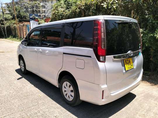 TOYOTA NOAH NEW SHAPE 2014 MODEL image 11