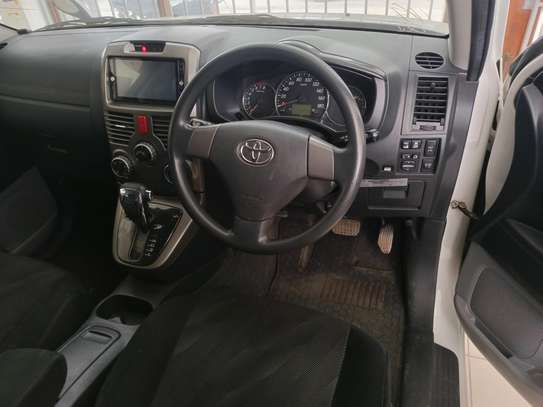 Toyota Rush 2015 model image 3