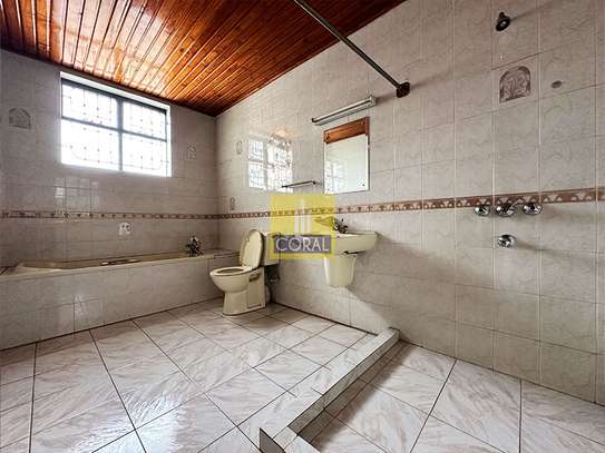 5 Bed Townhouse in Brookside image 6