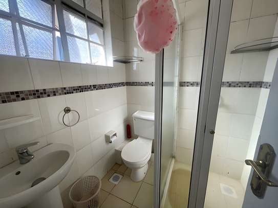 5 Bed Townhouse with En Suite in Riverside image 7