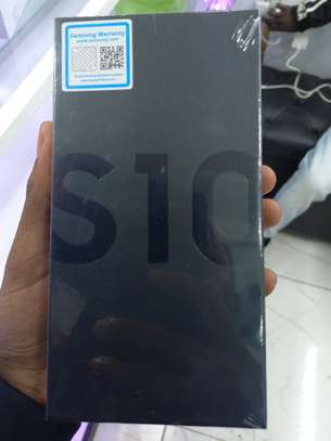 Samsung galaxy s10 boxed and sealed plus warranty image 1
