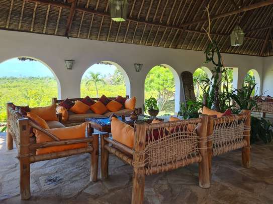 Riverfront house in Diani for sale. 7 bedrooms image 13