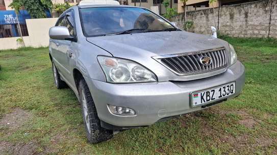 Toyota Harrier image 9
